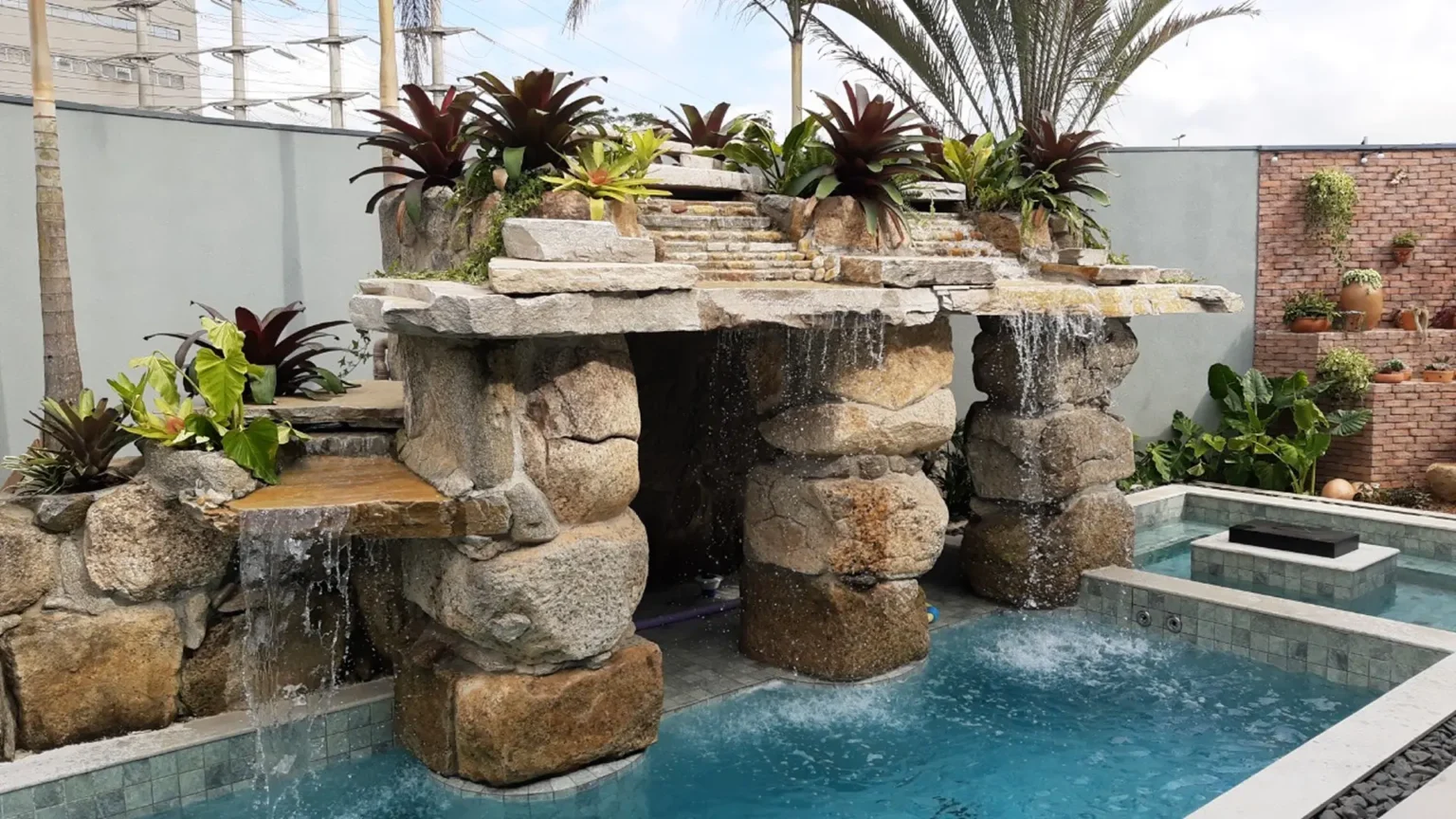 cascatas-espelhos-dagua-e-piscinas-naturais-02