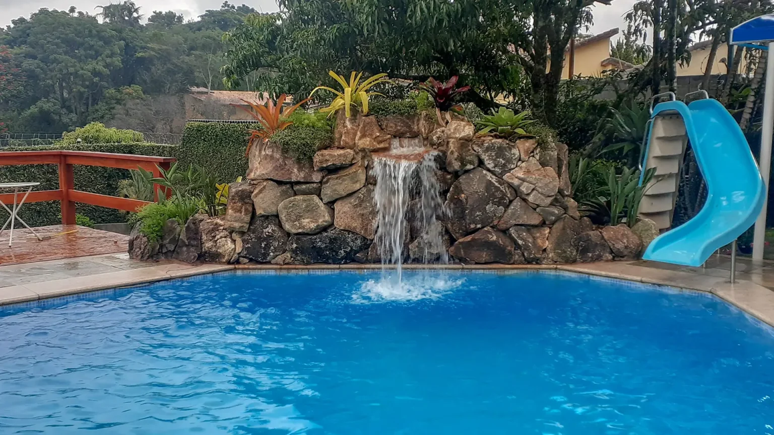 cascatas-espelhos-dagua-e-piscinas-naturais-05-scaled