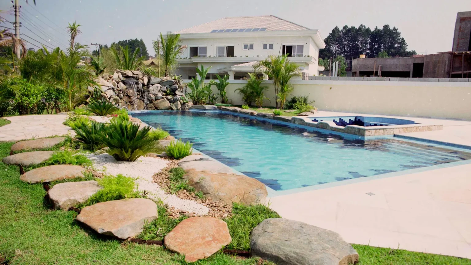 cascatas-espelhos-dagua-e-piscinas-naturais-07-scaled