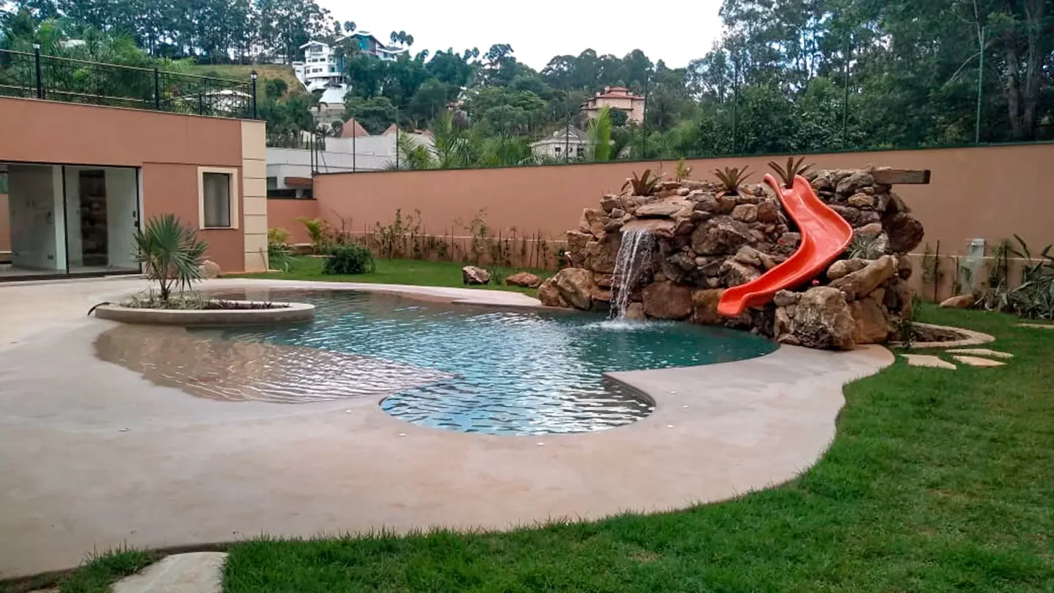 cascatas-espelhos-dagua-e-piscinas-naturais-08