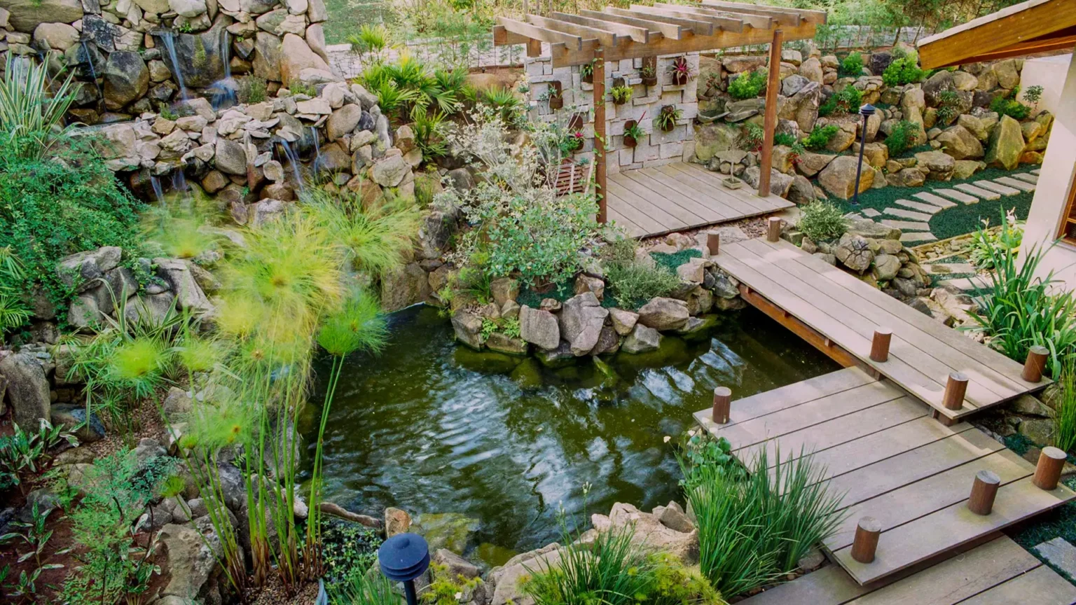 cascatas-espelhos-dagua-e-piscinas-naturais-10-scaled