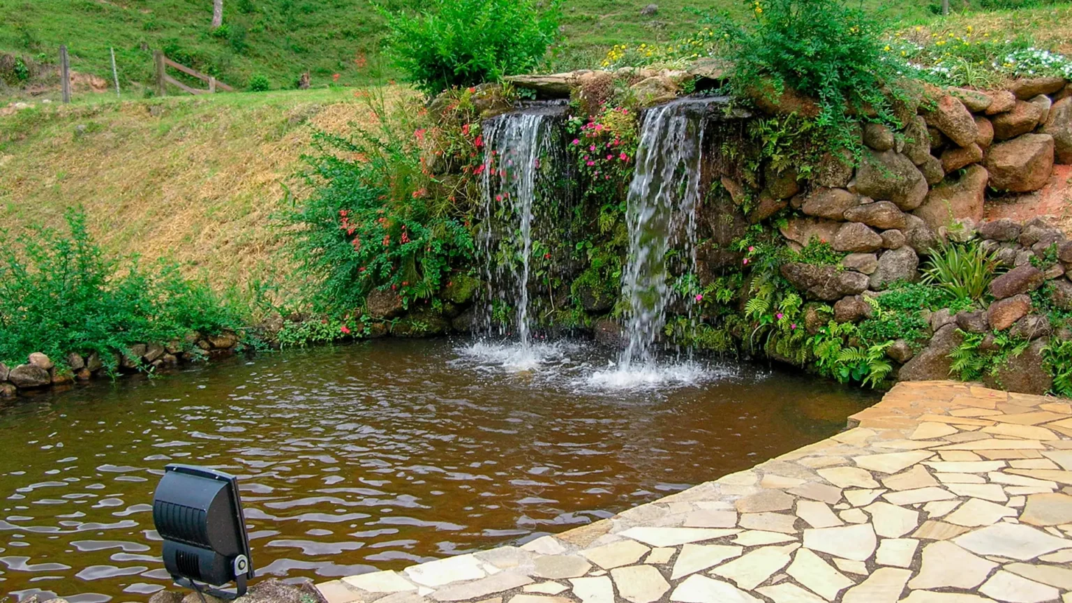 cascatas-espelhos-dagua-e-piscinas-naturais-13