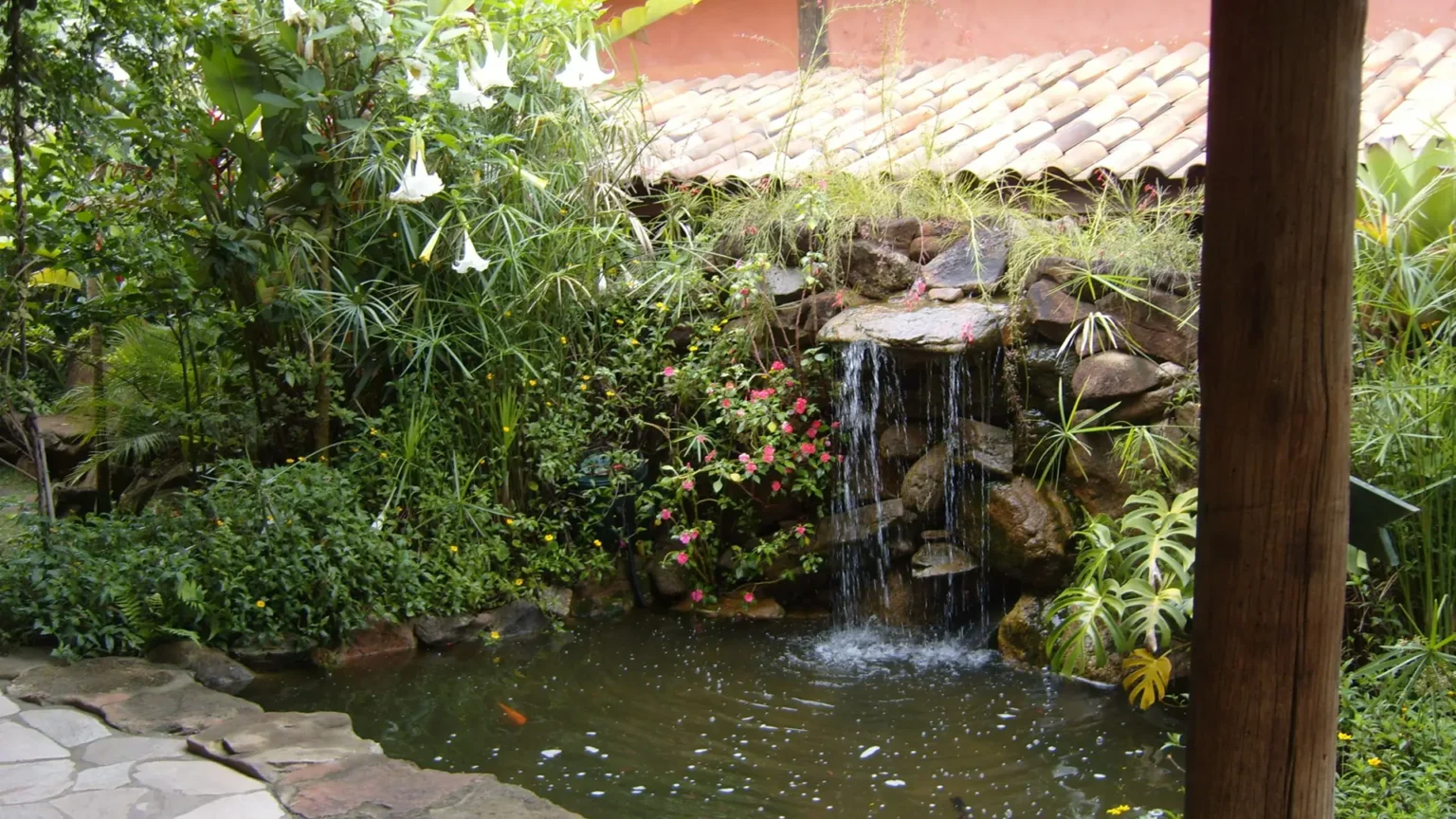 cascatas-espelhos-dagua-e-piscinas-naturais-14-scaled
