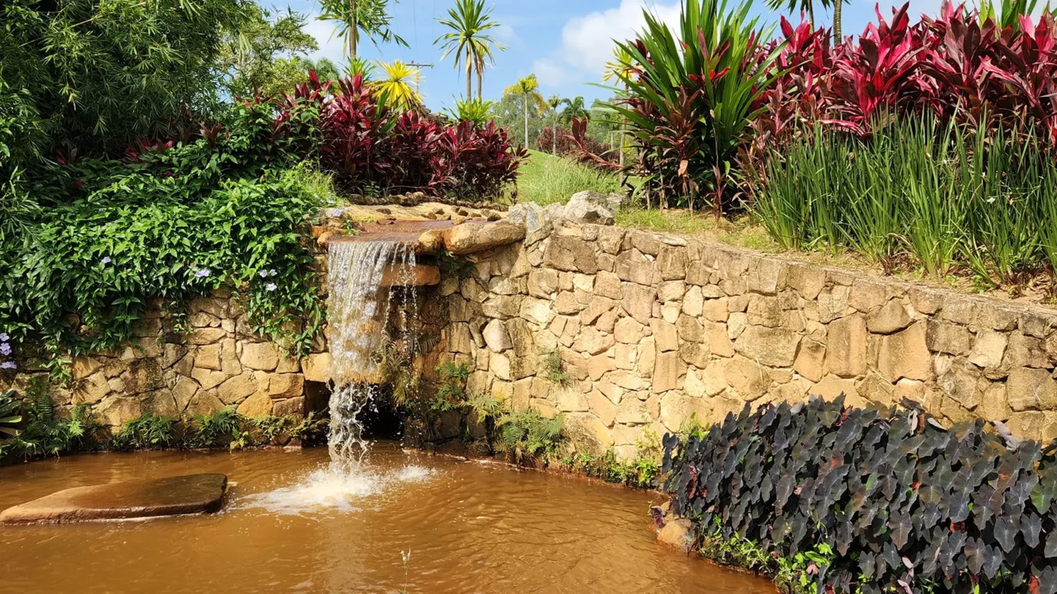 cascatas-espelhos-dagua-e-piscinas-naturais-22-scaled