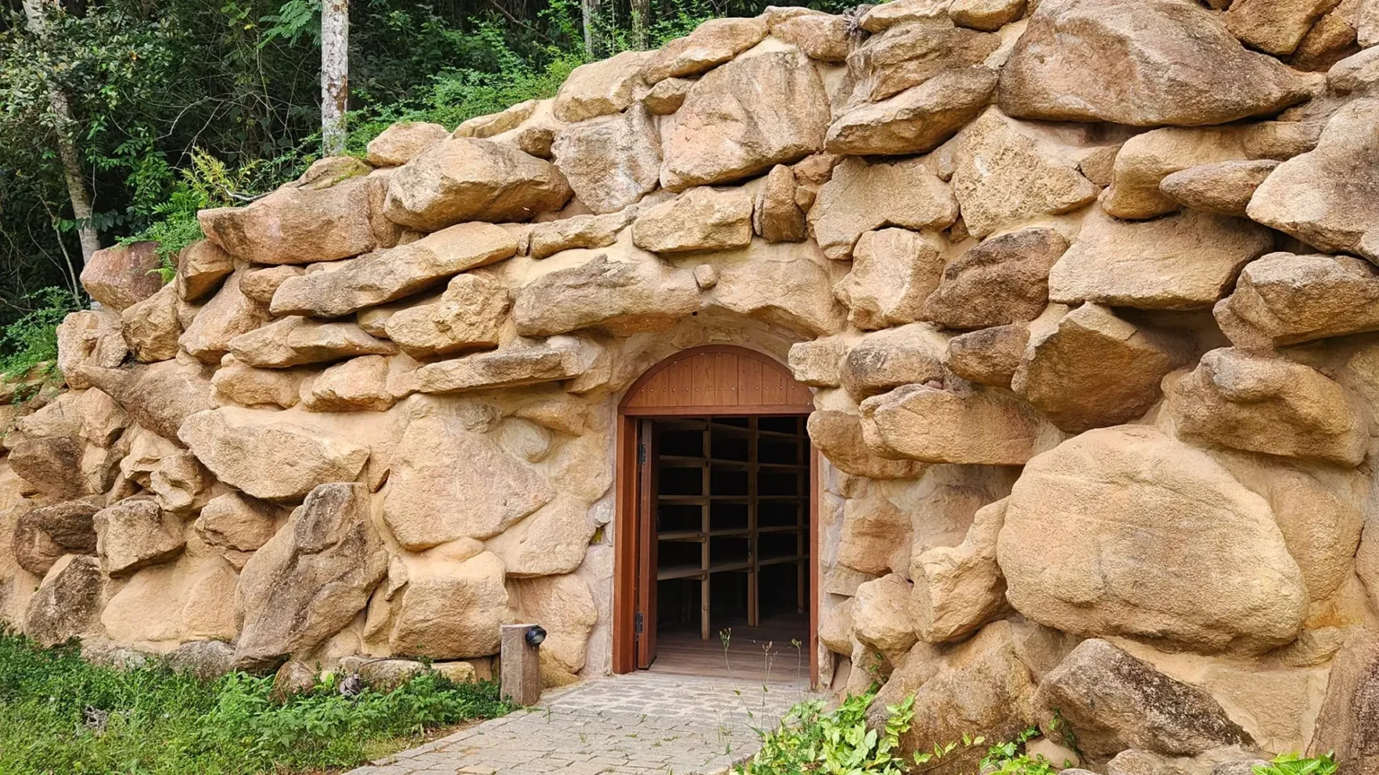 grutas-e-capelas-01-scaled