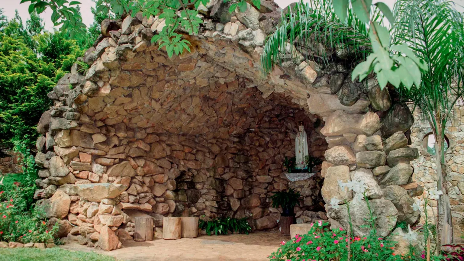 grutas-e-capelas-08-scaled