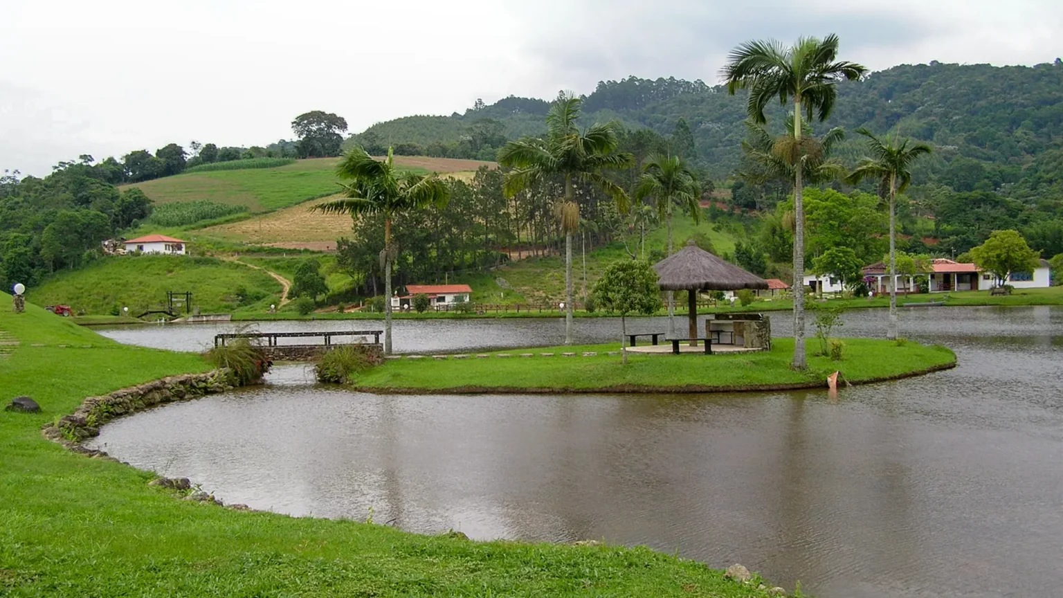 lagos-cachoeiras-riachos-e-corredeiras-15