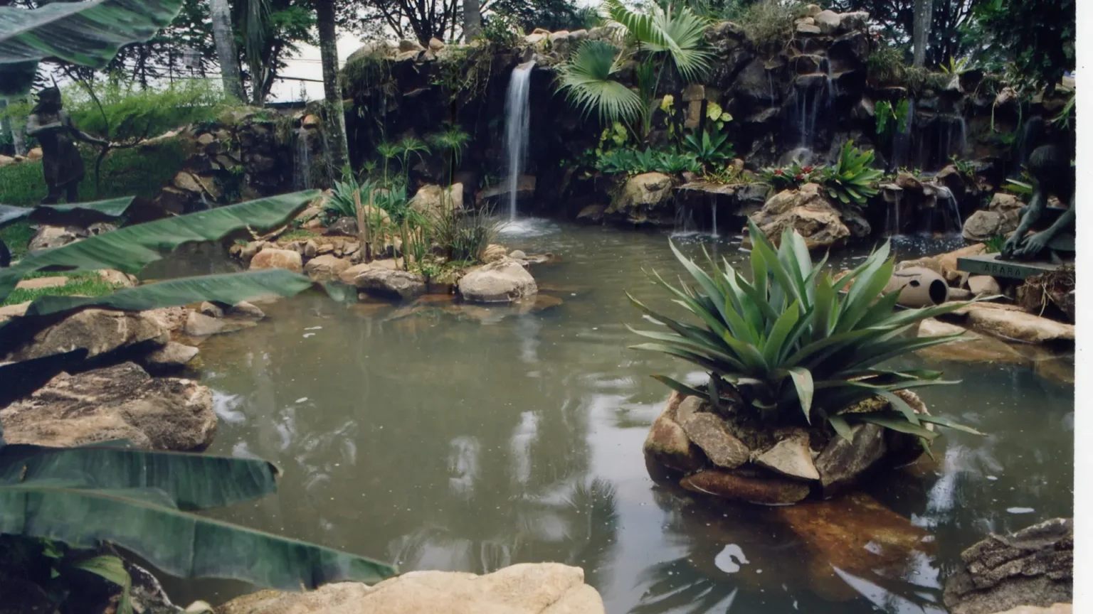 lagos-cachoeiras-riachos-e-corredeiras-18