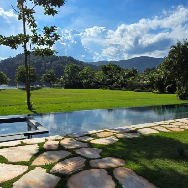 b4e63df4-8754-4765-ab6c-b532bdec73f0