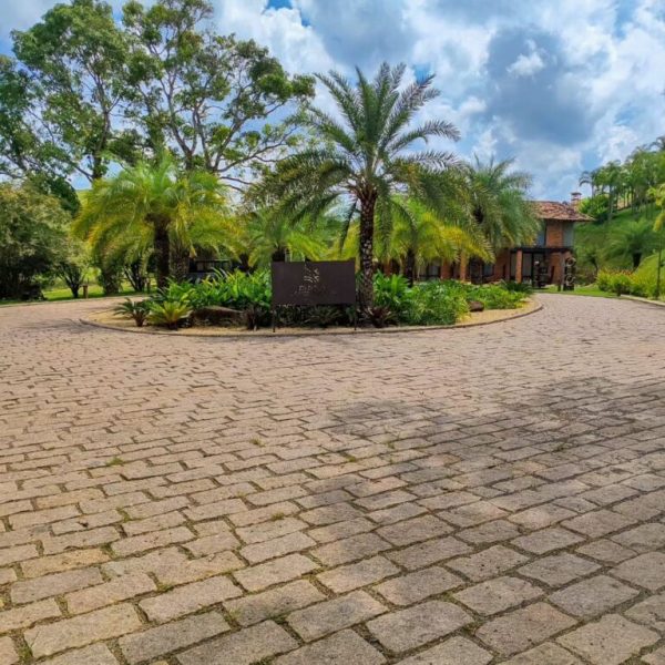 calcamento-granito-folheta-2-768x768