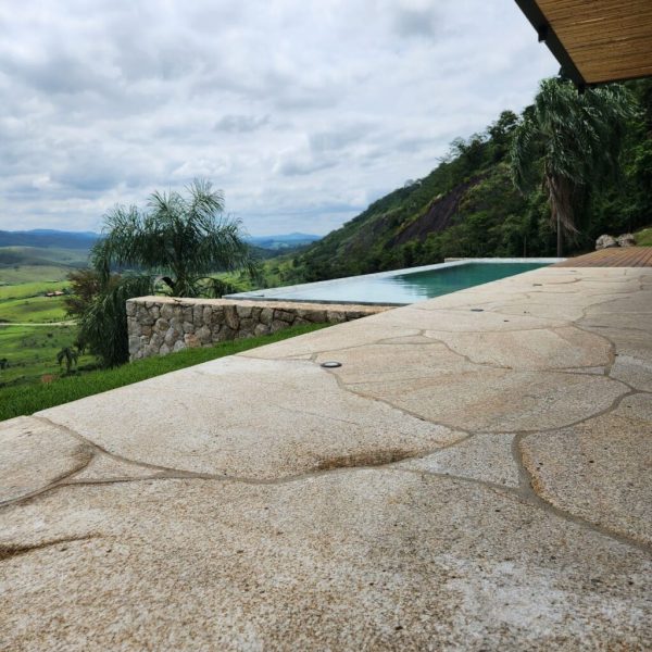 granito-rustico-piso-08-1024x1024