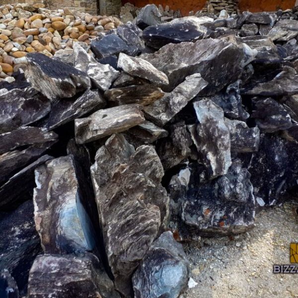 pedra-caverna-natural-bruta-1-768x576