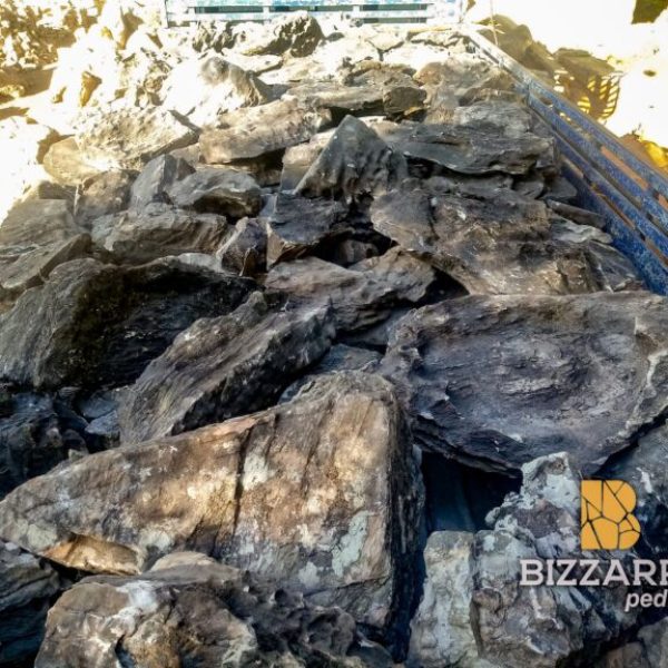 pedra-caverna-natural-bruta-2-768x576