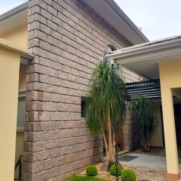 revestimento-granito-corte-folheta-4-768x1024